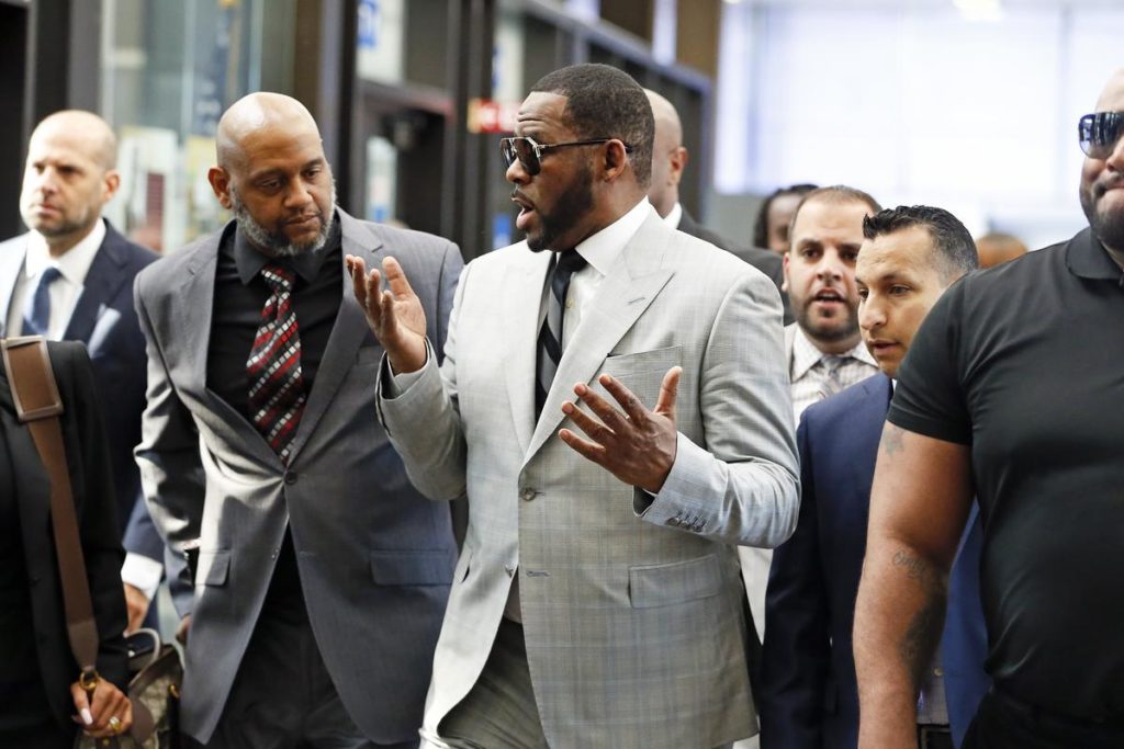 YOU AND YOUR PISSY FRIENDS TO: R. Kelly’s Inner Circle Reportedly Set To Be Indicted In Connection To Federal Sex Charges