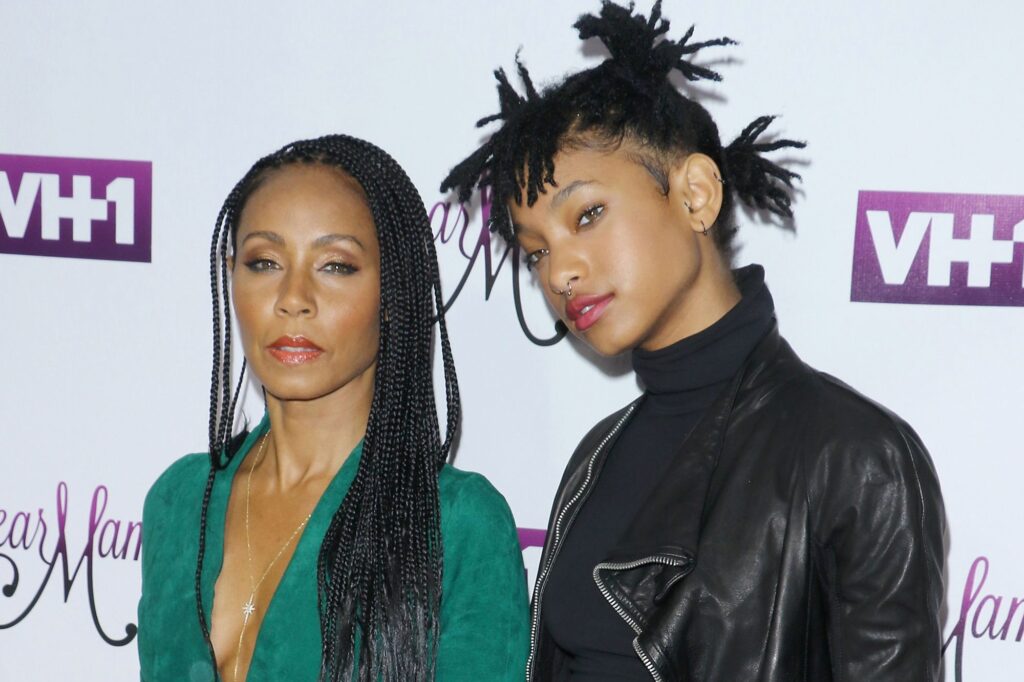 WE’LL HAVE A GAY OLD TIME!: Willow and Jada Pinkett Smith Discuss Their Sexual Attractions to Women (WATCH)