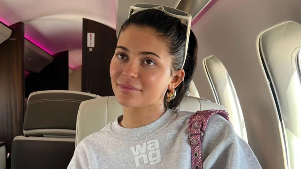 WE FLY HIGH: Kylie Jenner Gets Dragged & Called a “Climate Criminal” After Taking Alleged 3-Minute Flight in Private Jet