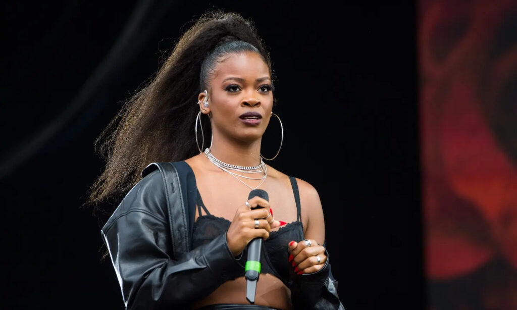 IN CASE YOU MISSED IT: Twitter Trolls Ari Lennox While Questioning Her Sexuality After Photo from 2016 Photo Resurfaces